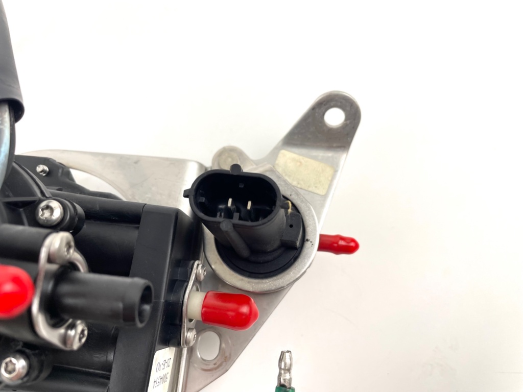 2000 Johnson 225 HP 2 Stroke Outboard VRO Fuel Pump 0438400 OEM