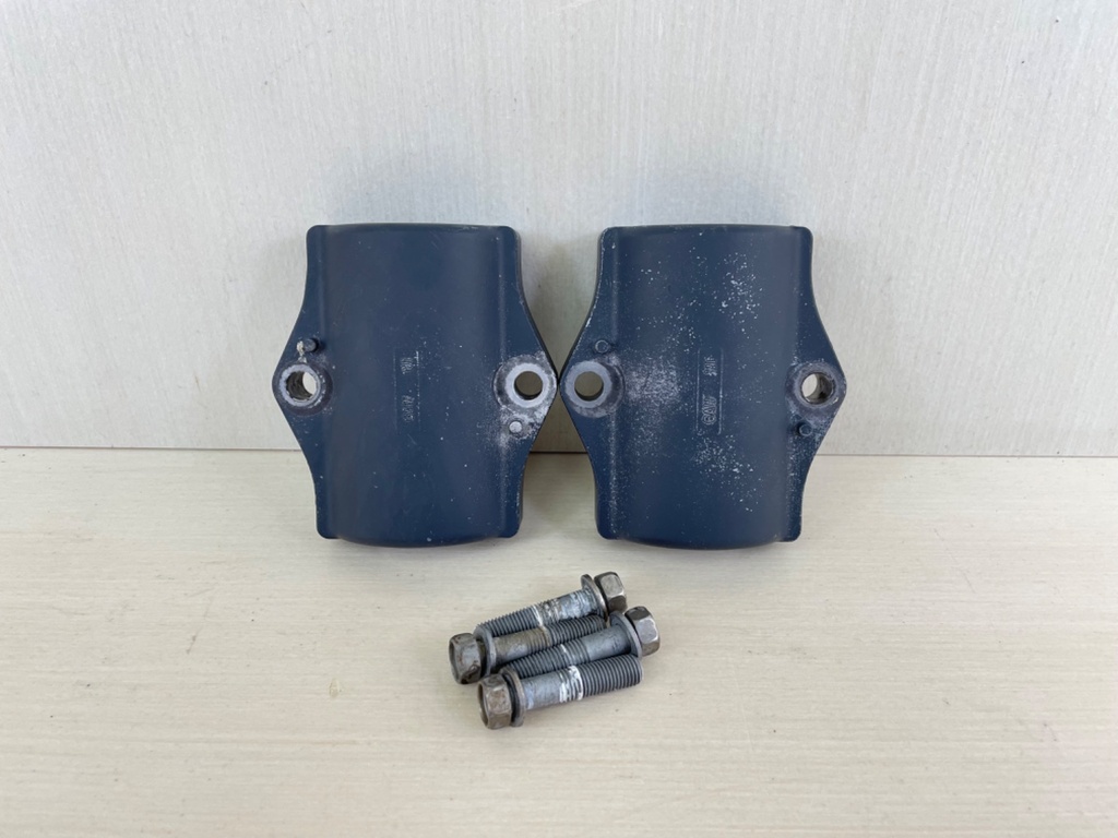 2013 Yamaha F 350HP 4 Stroke Outboard Lower Motor Mount Cover Housing 6AW-44552-00-CA