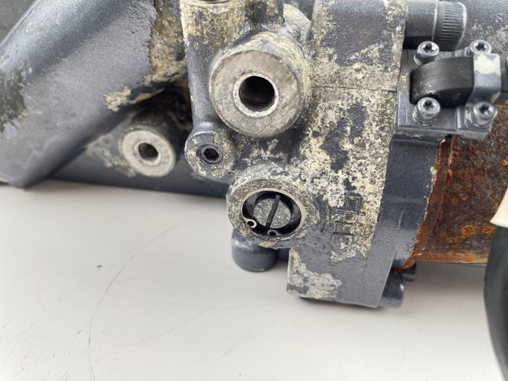 2003 Yamaha 225 HP 4 Stroke Outboard Power Trim Tilt Unit 69J-43800-00-4D OEM