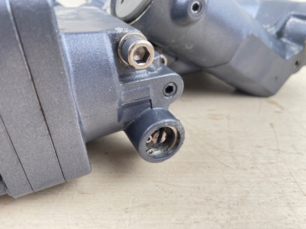 Yamaha 115HP Outboard Engine Power Trim & Tilt Unit Assembly 68V-43800-13-00