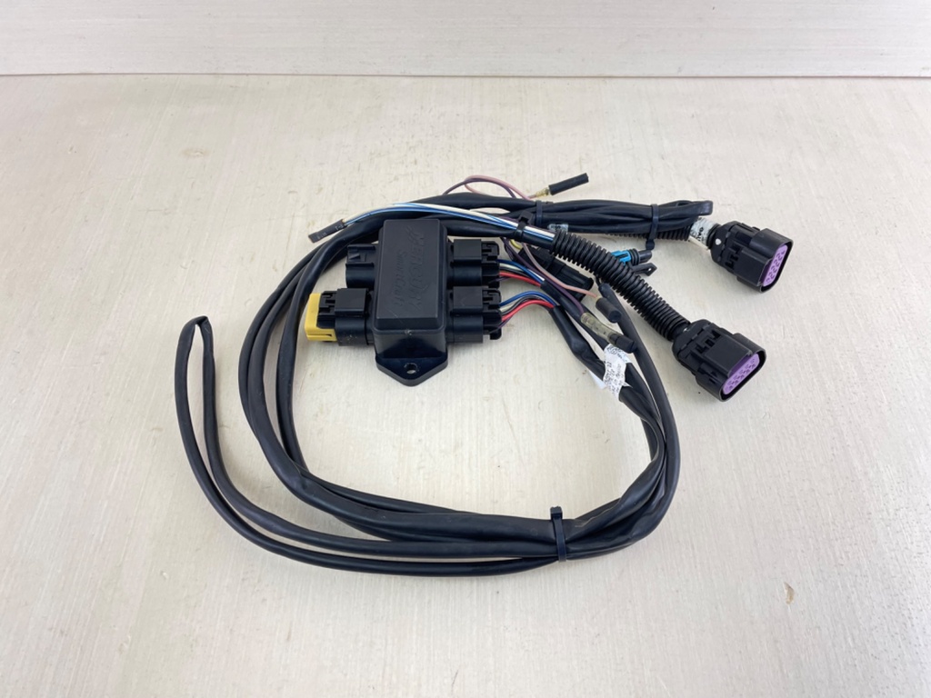 Mercury Smartcraft 4-Way 4-Port Junction Box 878492A14 & Harness