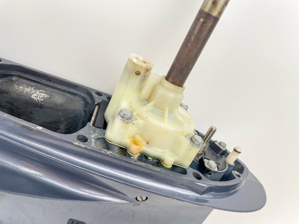 2017 Yamaha 200 HP 4 Stroke Outboard XL 25" Lower Unit Gear Case Counter Rotation