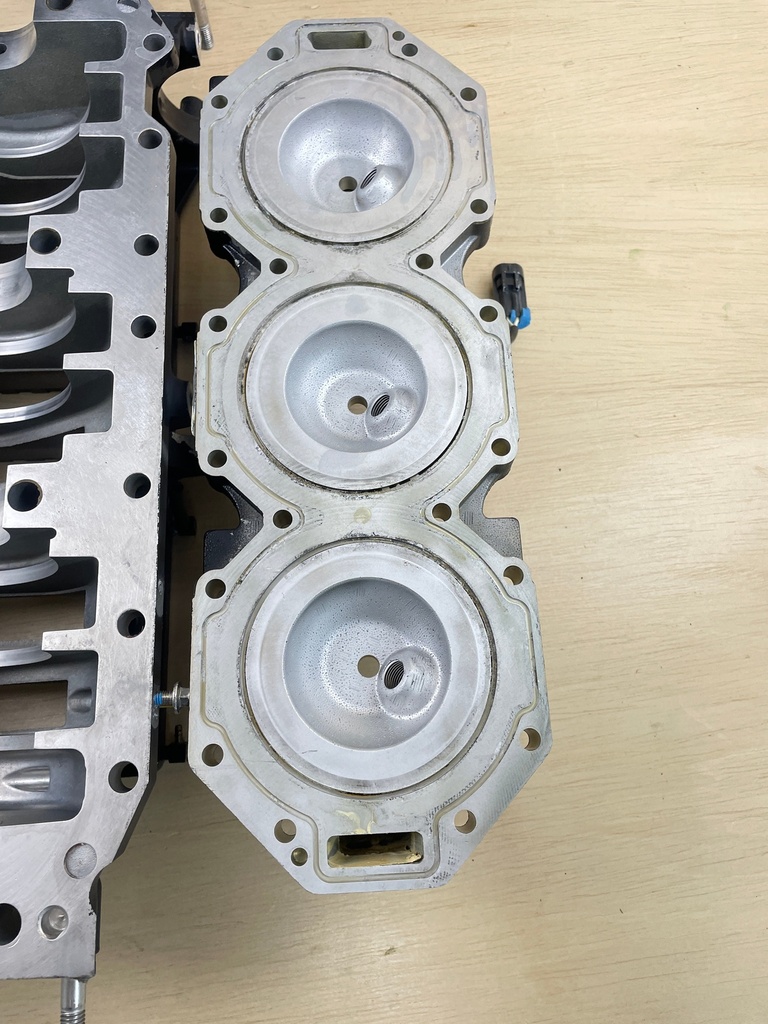 2008 Mercury 225HP Optimax Outboard Cylinder Block Assembly Powerhead 899162A06