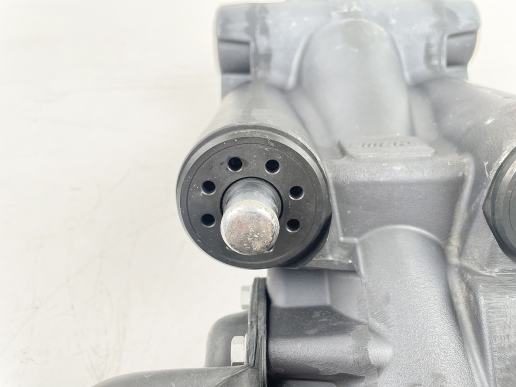 2017 Yamaha 200 HP 4 Stroke Outboard Power Trim Tilt Unit 63P-43800-07-00 OEM