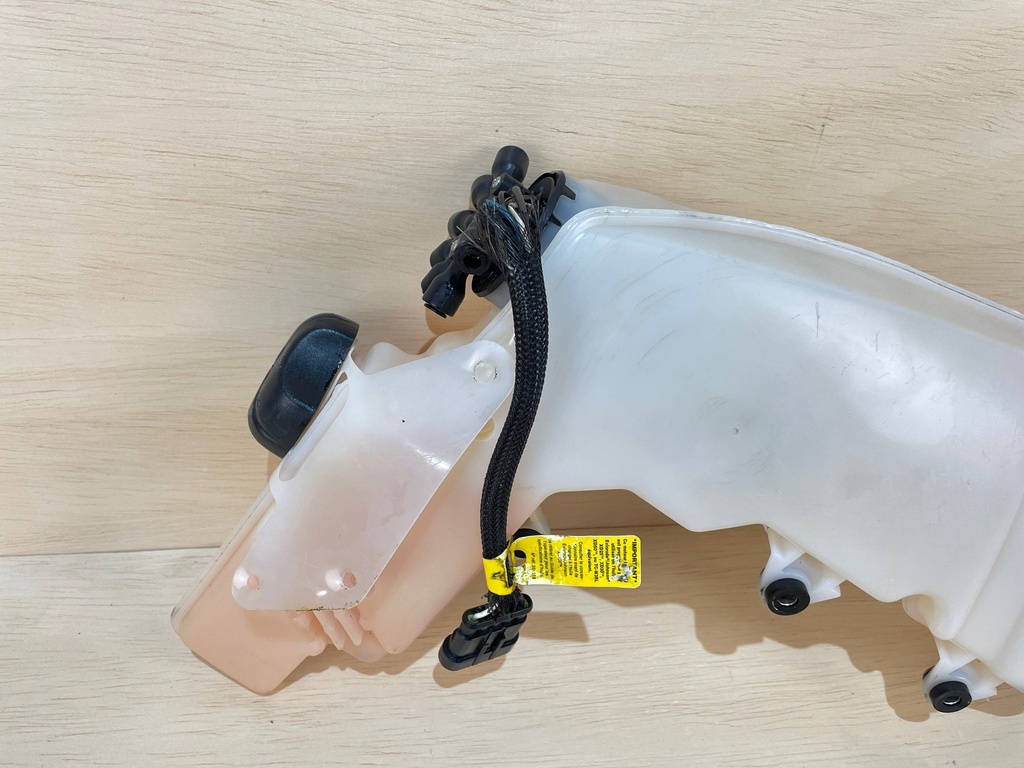 2004 Evinrude Etec 90HP Outboard Oil Tank With Pump 5005804