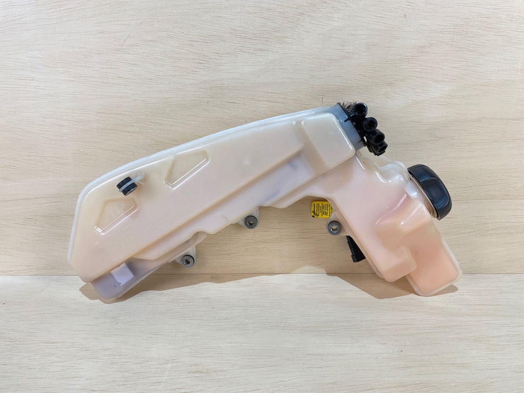 2004 Evinrude Etec 90HP Outboard Oil Tank With Pump 5005804