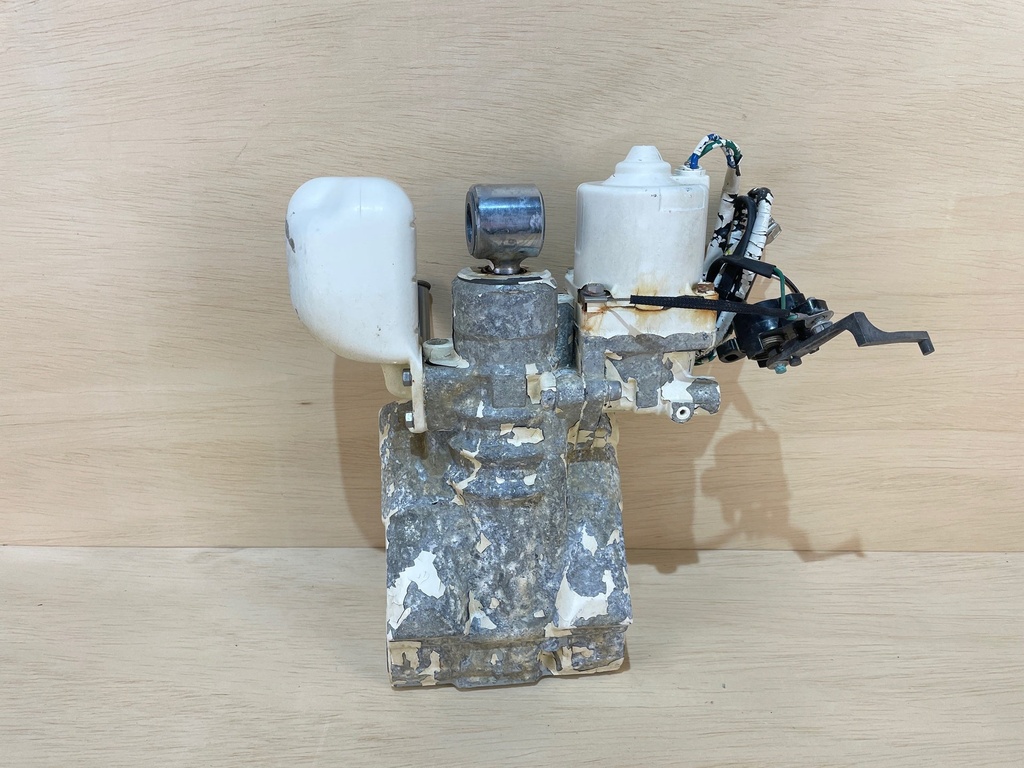 2001 Johnson 90HP Outboard Trim & Tilt Assembly 0438528