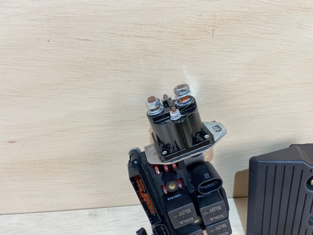 1999 Evinrude 175HP Outboard Engine Power Distribution Panel 0586754 0586300