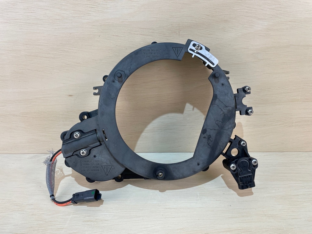 1999 Evinrude Ficht 175HP Flywheel Cover Assembly 0439751 5004519