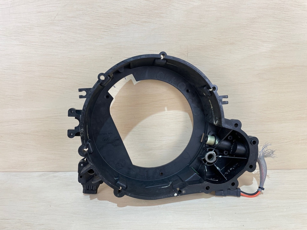 1999 Evinrude Ficht 175HP Flywheel Cover Assembly 0439751 5004519