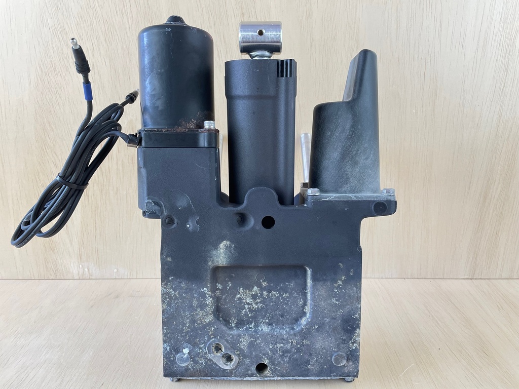 2003 Mercury 135HP Optimax Power Trim & Tilt Unit Assembly 855998A3 8M0168222