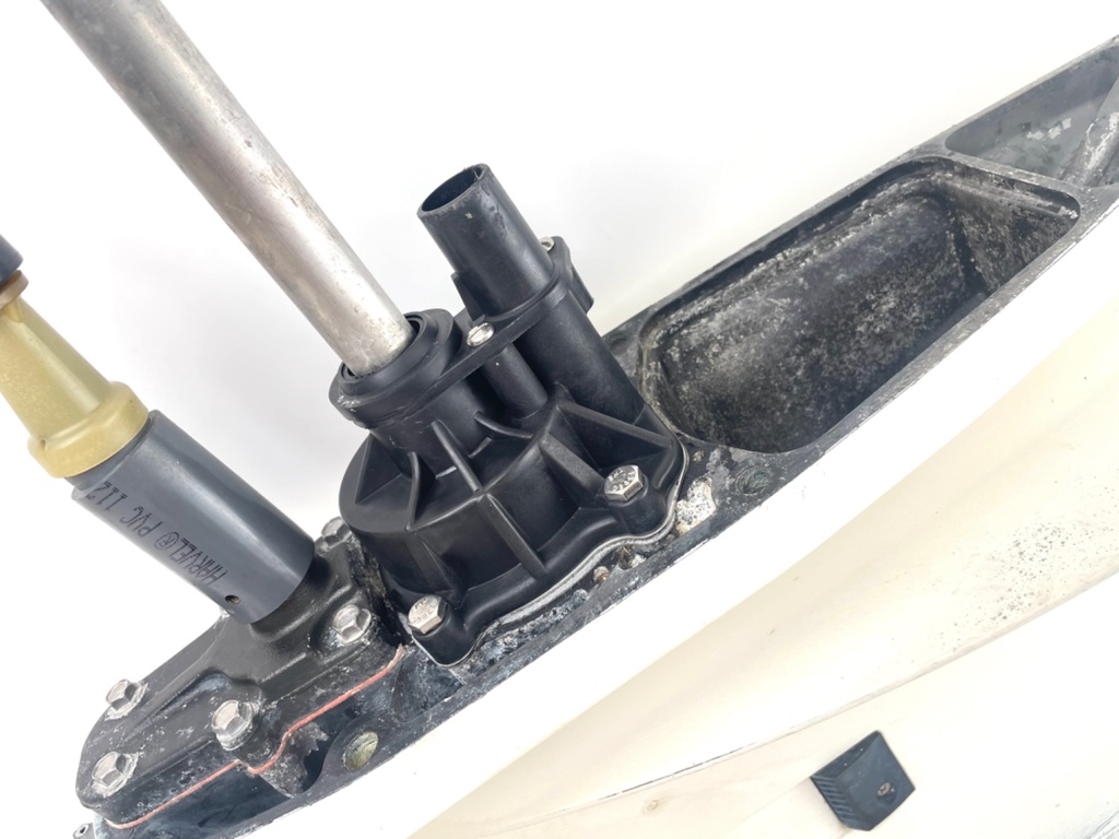 2007 Evinrude 250 HP 2 Stroke Outboard 30" XXL Lower Unit Gear Case 5006063 M1