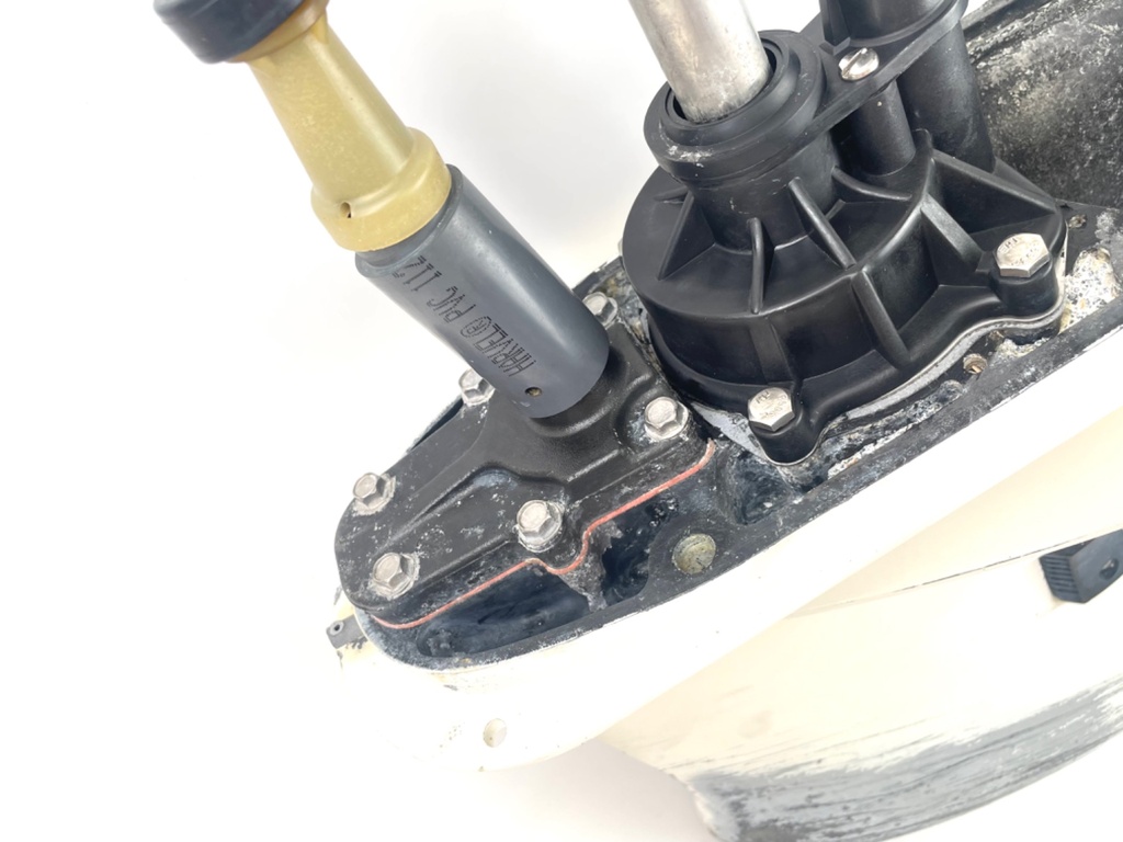 2007 Evinrude 250 HP 2 Stroke Outboard 30" XXL Lower Unit Gear Case 5006063 M1