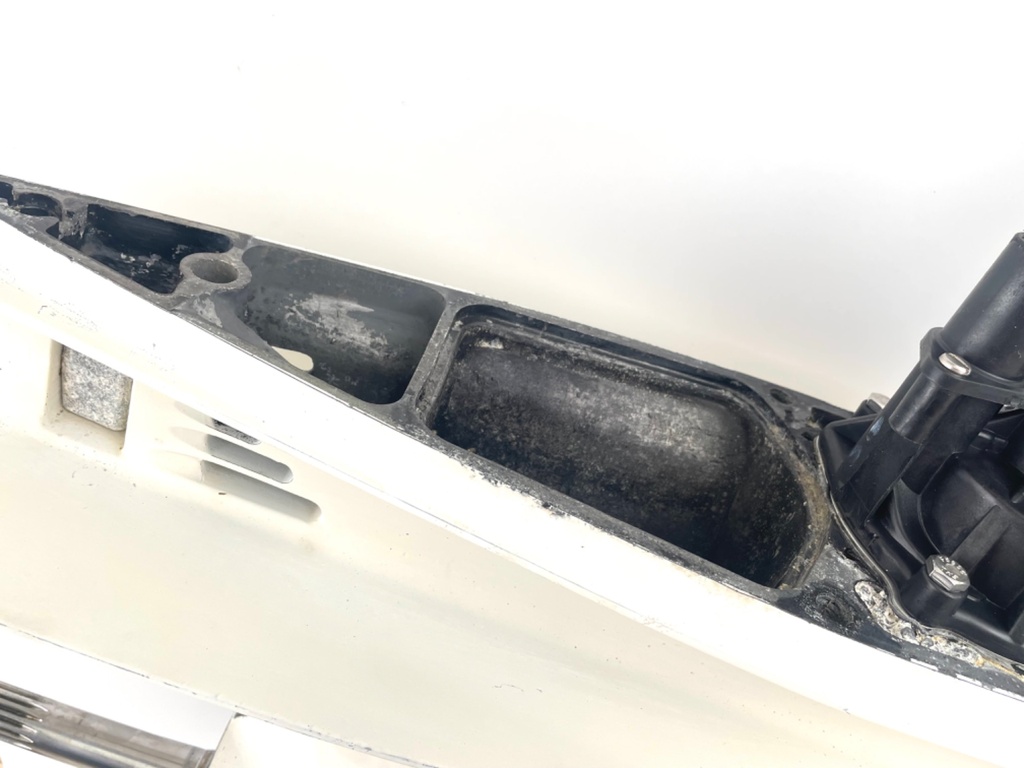 2007 Evinrude 250 HP 2 Stroke Outboard 30" XXL Lower Unit Gear Case 5006063 M1