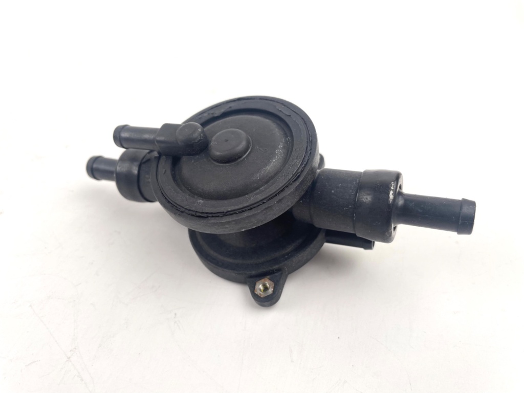 2007 Evinrude 250 HP 2 Stroke Outboard Fuel Lift Pump 5007312 OEM