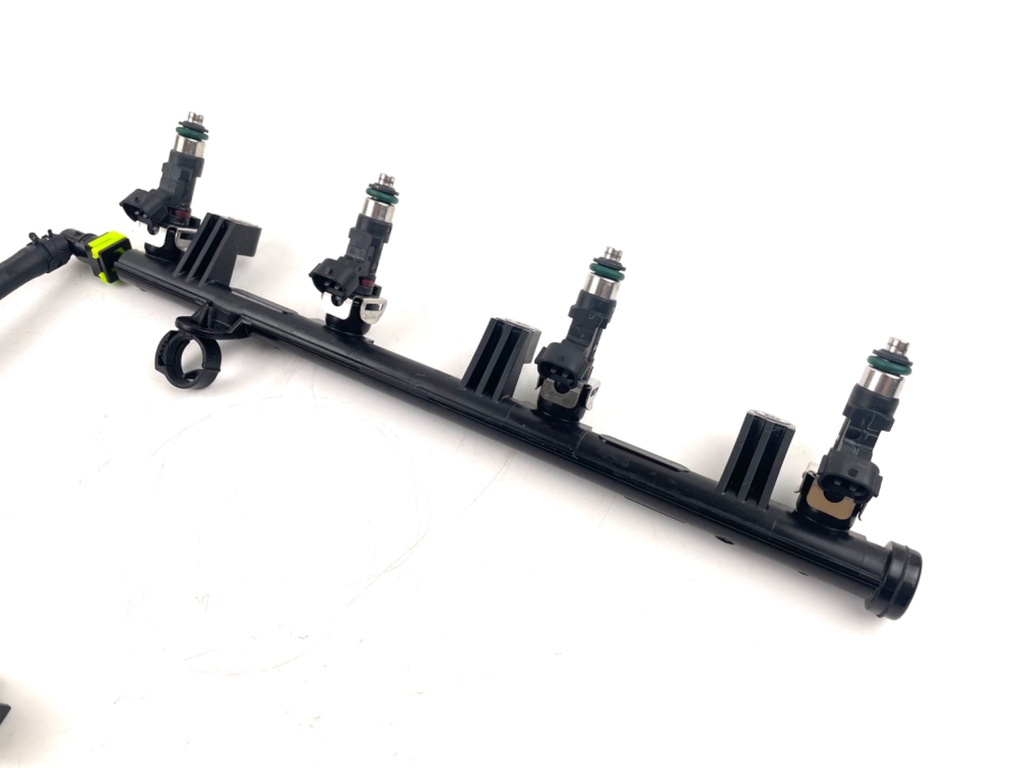 2017 Yamaha 200 HP 4 Stroke Outboard Fuel Injector Set W/ Rail 6DA-13160-01-00