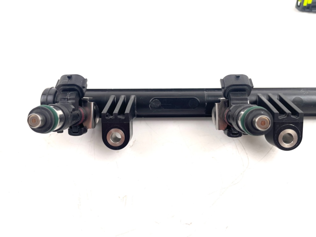 2017 Yamaha 200 HP 4 Stroke Outboard Fuel Injector Set W/ Rail 6DA-13160-01-00