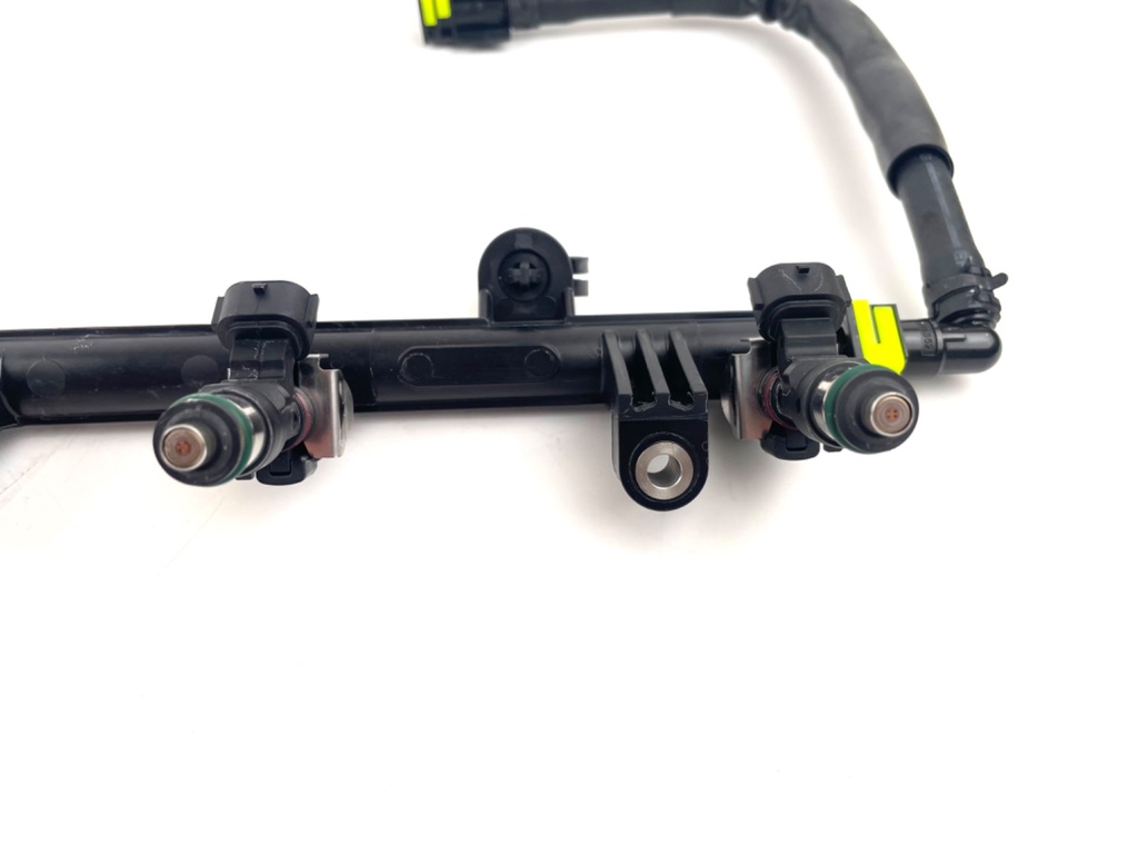 2017 Yamaha 200 HP 4 Stroke Outboard Fuel Injector Set W/ Rail 6DA-13160-01-00