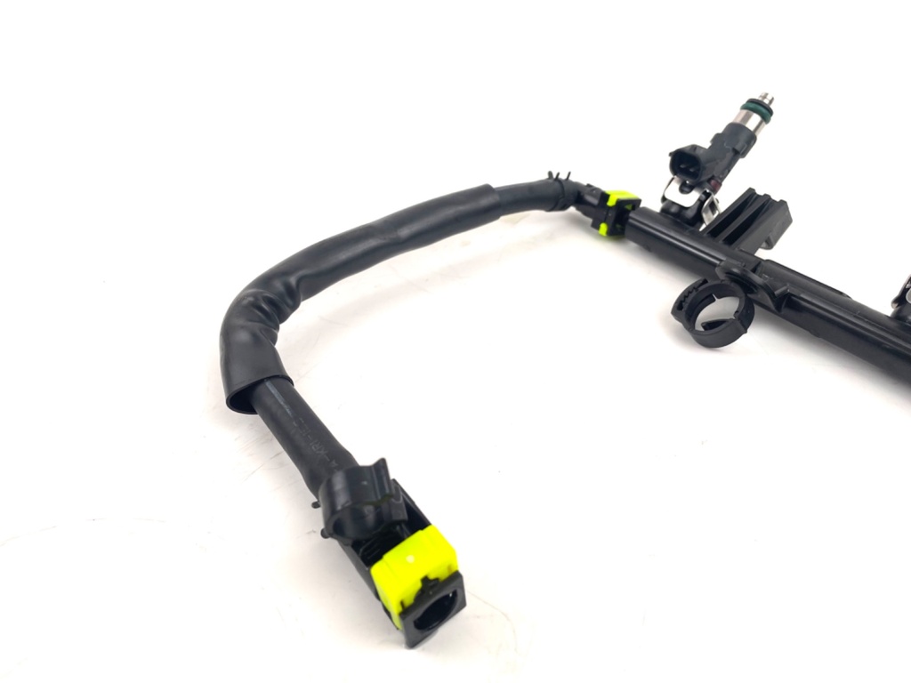 2017 Yamaha 200 HP 4 Stroke Outboard Fuel Injector Set W/ Rail 6DA-13160-01-00