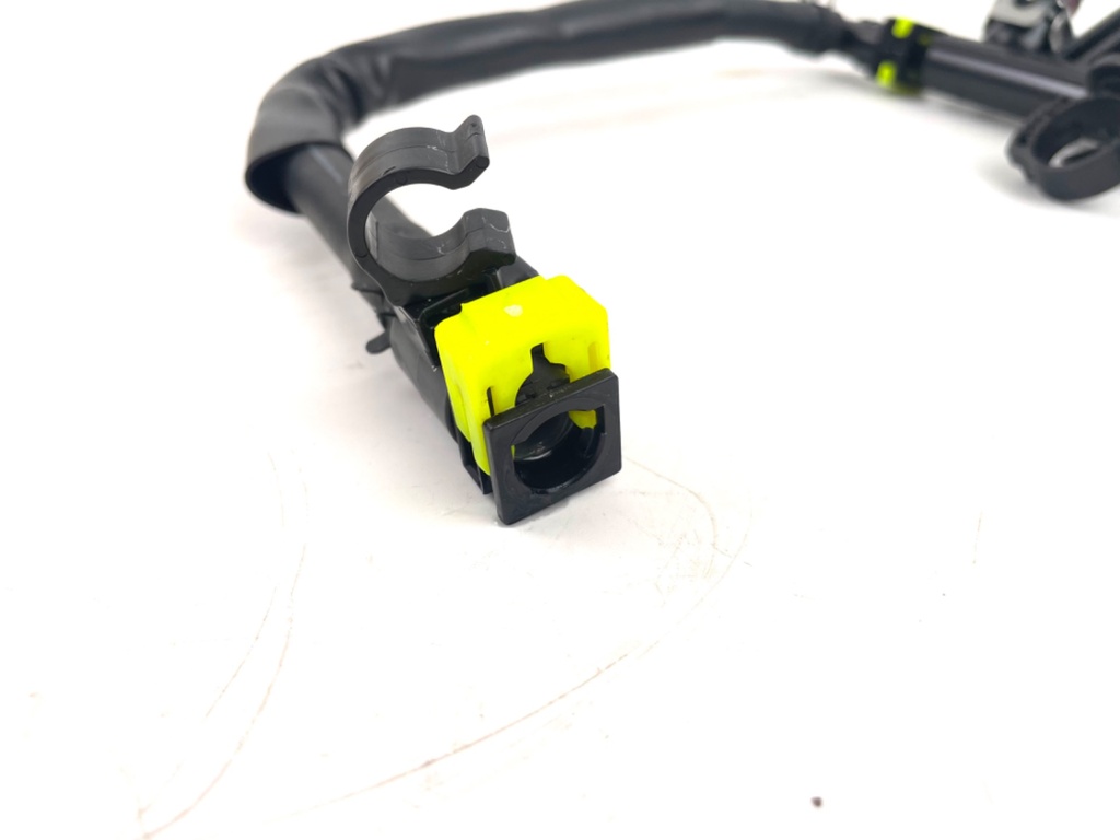 2017 Yamaha 200 HP 4 Stroke Outboard Fuel Injector Set W/ Rail 6DA-13160-01-00