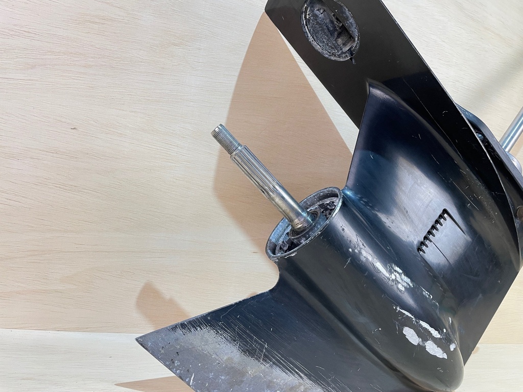 2001 Mercury 225HP Optimax Lower Unit Gear Case LH Counter Rotation 25" Shaft