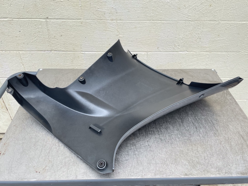 2017 Yamaha 200 HP 4 Stroke Outboard Lower Apron Cowling Starboard 6DA-42770-00-00 OEM