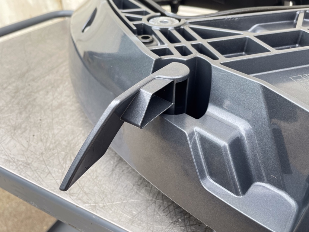 2017 Yamaha 200 HP 4 Stroke Outboard Bottom Cowling Pan 6DA-42710-00-8D OEM