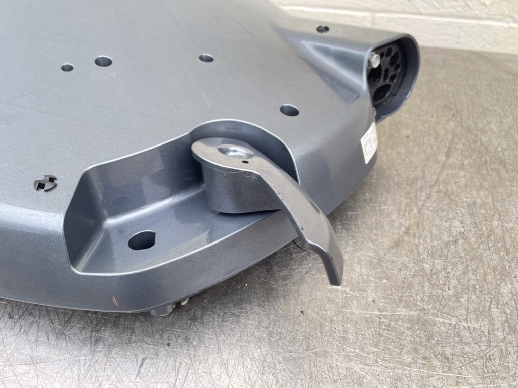 2017 Yamaha 200 HP 4 Stroke Outboard Bottom Cowling Pan 6DA-42710-00-8D OEM