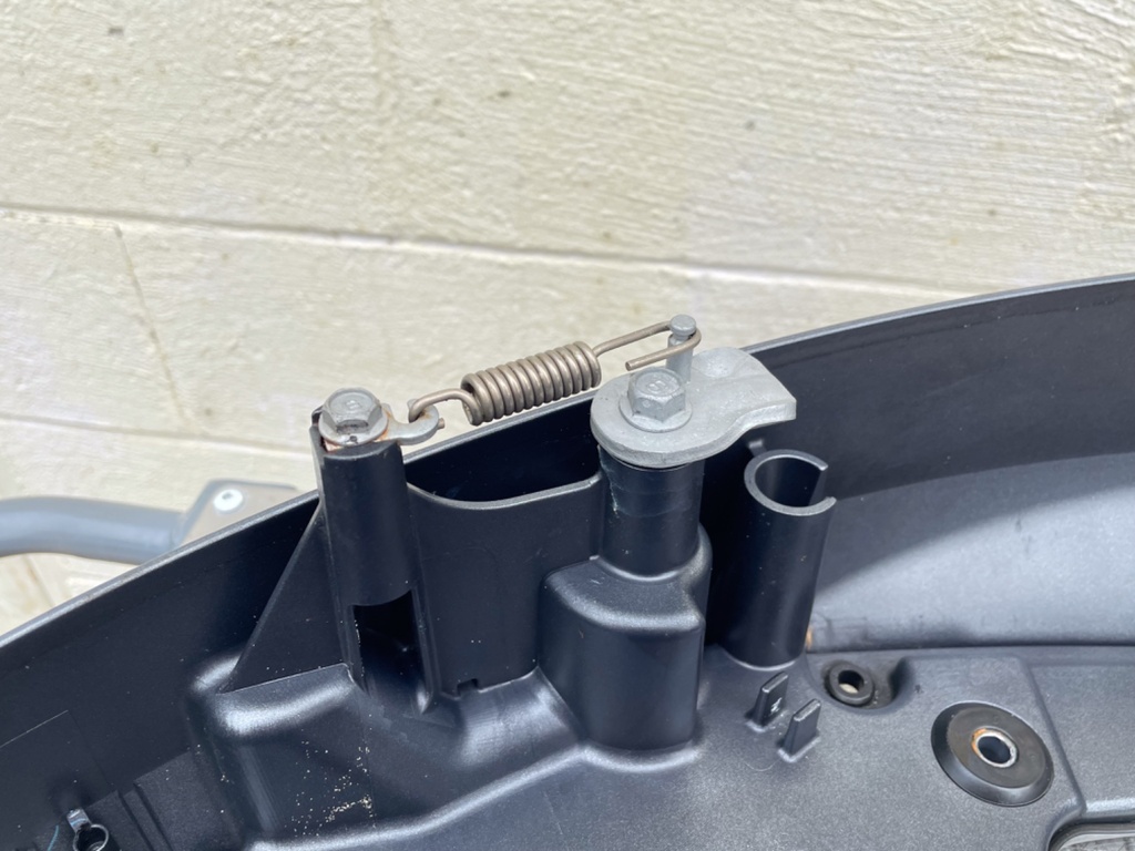 2017 Yamaha 200 HP 4 Stroke Outboard Bottom Cowling Pan 6DA-42710-00-8D OEM