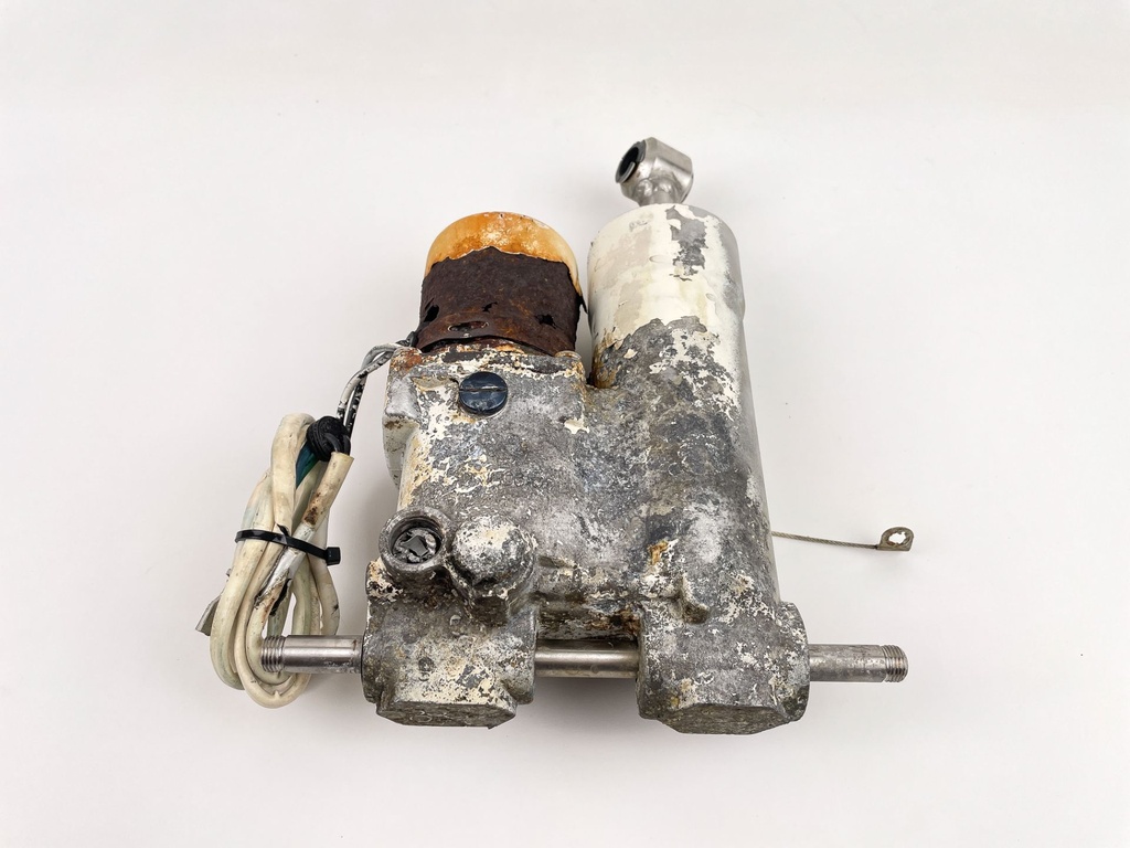 Johnson Evinrude 40 48 50 HP Power Trim & Tilt Unit 0438135 0435903 - For Repair