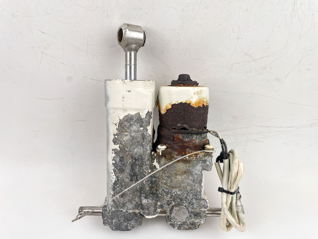 Johnson Evinrude 40 48 50 HP Power Trim & Tilt Unit 0438135 0435903 - For Repair