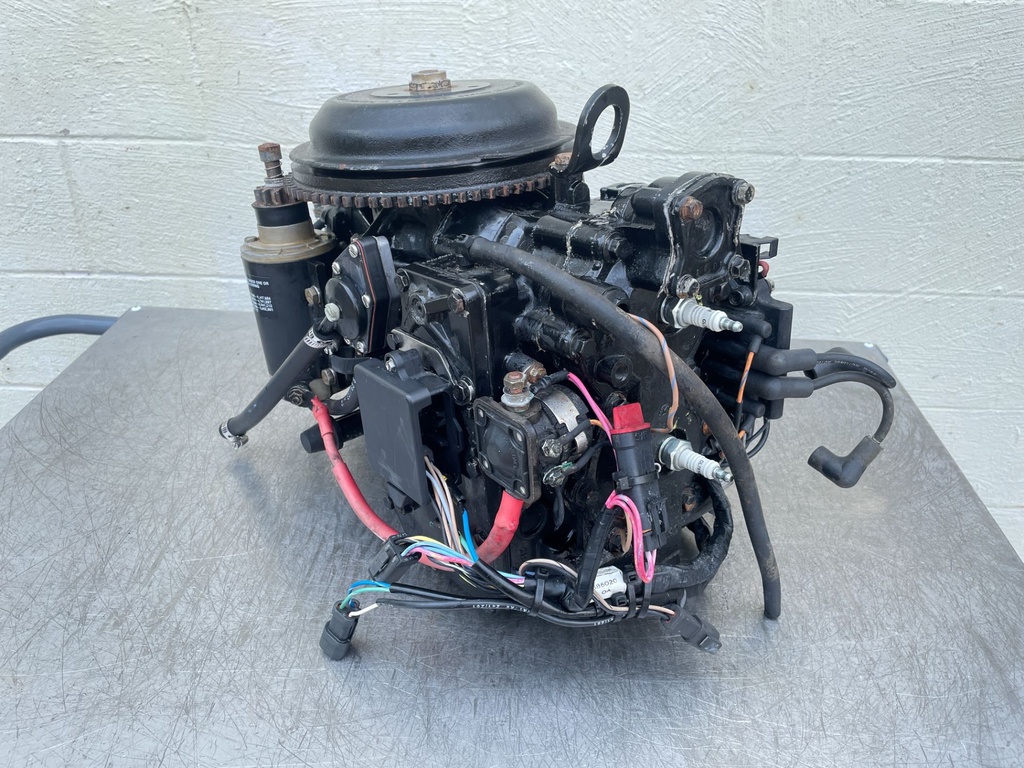 1997 Johnson 40 HP 2 Stroke Outboard Powerhead 0437341 OEM