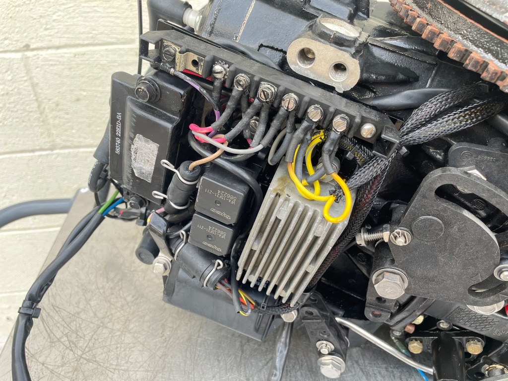 1997 Johnson 40 HP 2 Stroke Outboard Powerhead Assembly 0437341