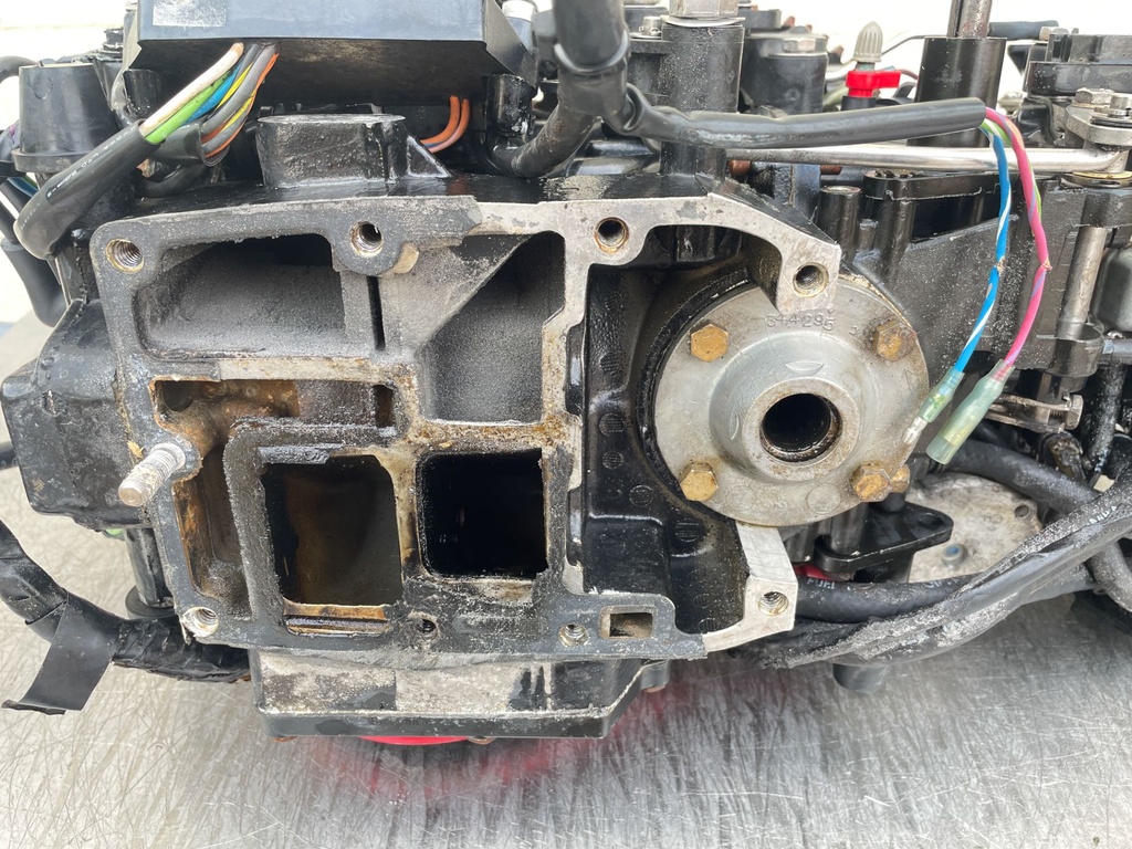 1997 Johnson 40 HP 2 Stroke Outboard Powerhead Assembly 0437341