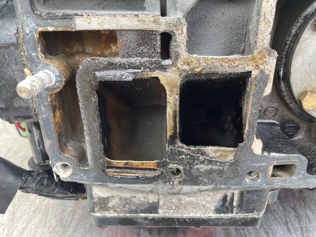 1997 Johnson 40 HP 2 Stroke Outboard Powerhead Assembly 0437341