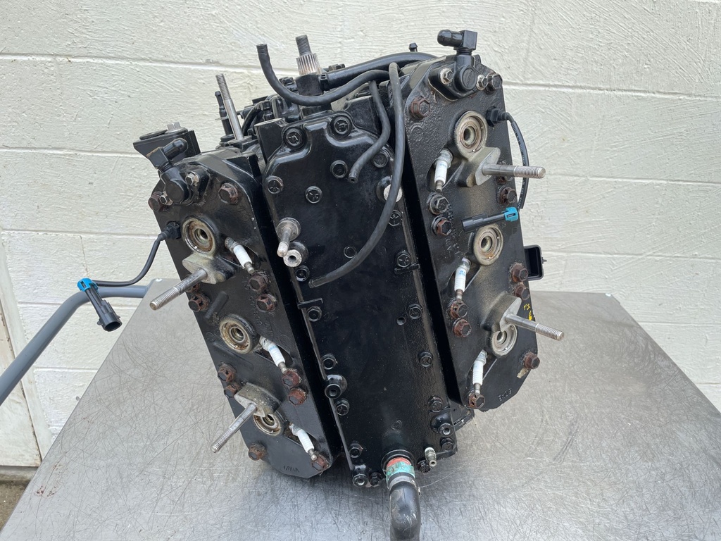 Mercury 135 150 175 HP 2.5L Optimax DFI Powerhead Crankcase 879808T01