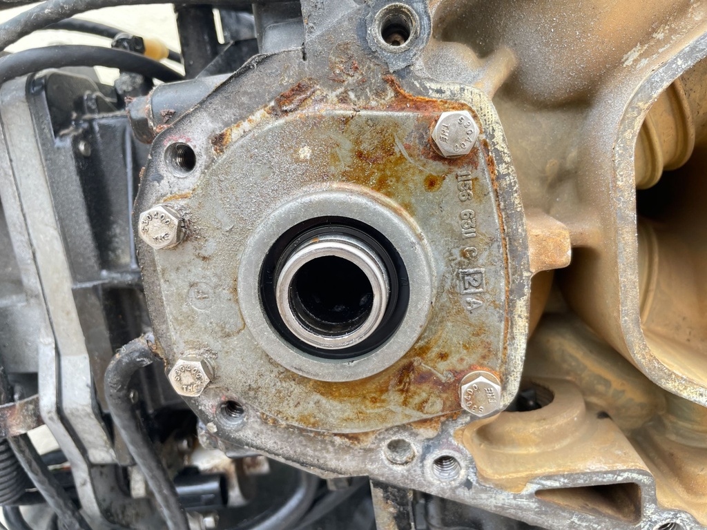 Mercury 135 150 175 HP 2.5L Optimax DFI Powerhead Crankcase 879808T01