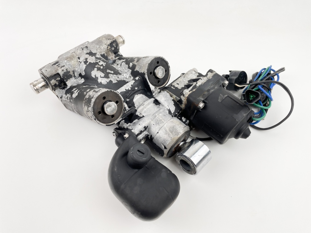 2003 Evinrude 225 HP 2 Stroke Outboard Power Trim Tilt Unit 5005115 OEM