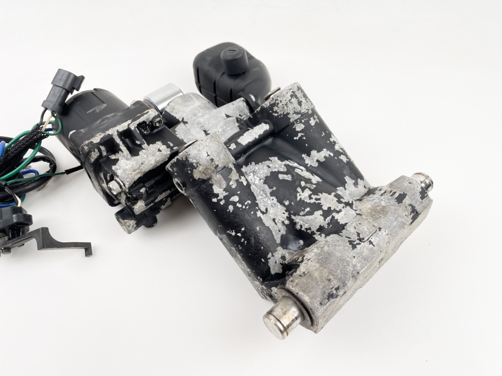 2003 Evinrude 225 HP 2 Stroke Outboard Power Trim Tilt Unit 5005115 OEM