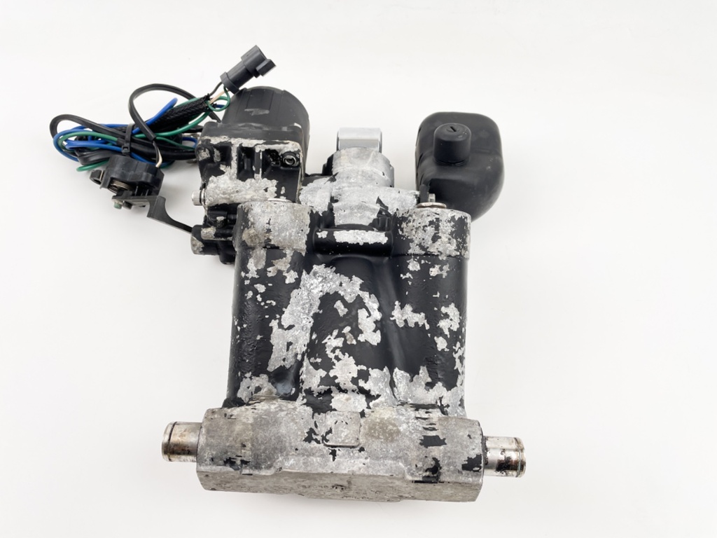 2003 Evinrude 225 HP 2 Stroke Outboard Power Trim Tilt Unit 5005115 OEM