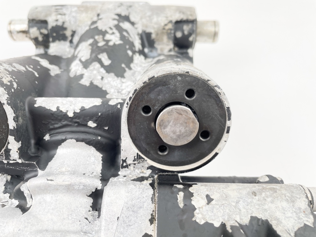 2003 Evinrude 225 HP 2 Stroke Outboard Power Trim Tilt Unit 5005115 OEM