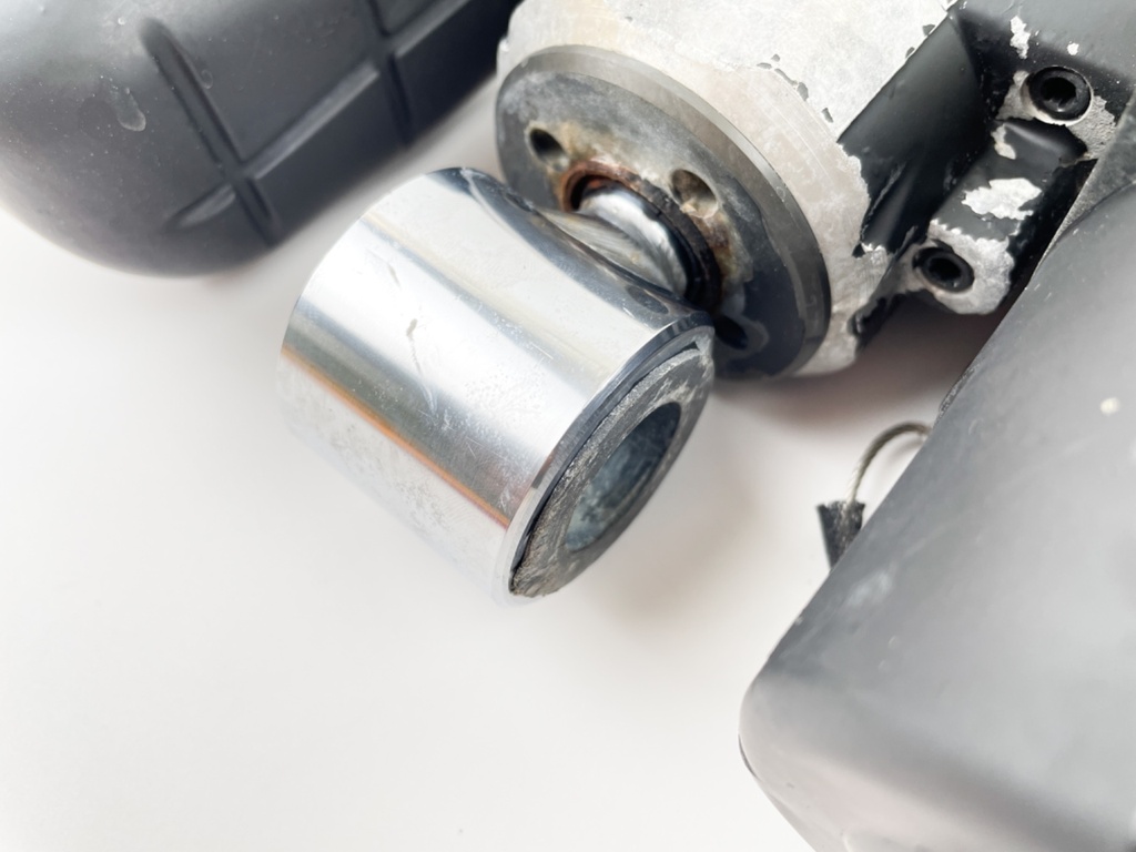 2003 Evinrude 225 HP 2 Stroke Outboard Power Trim Tilt Unit 5005115 OEM