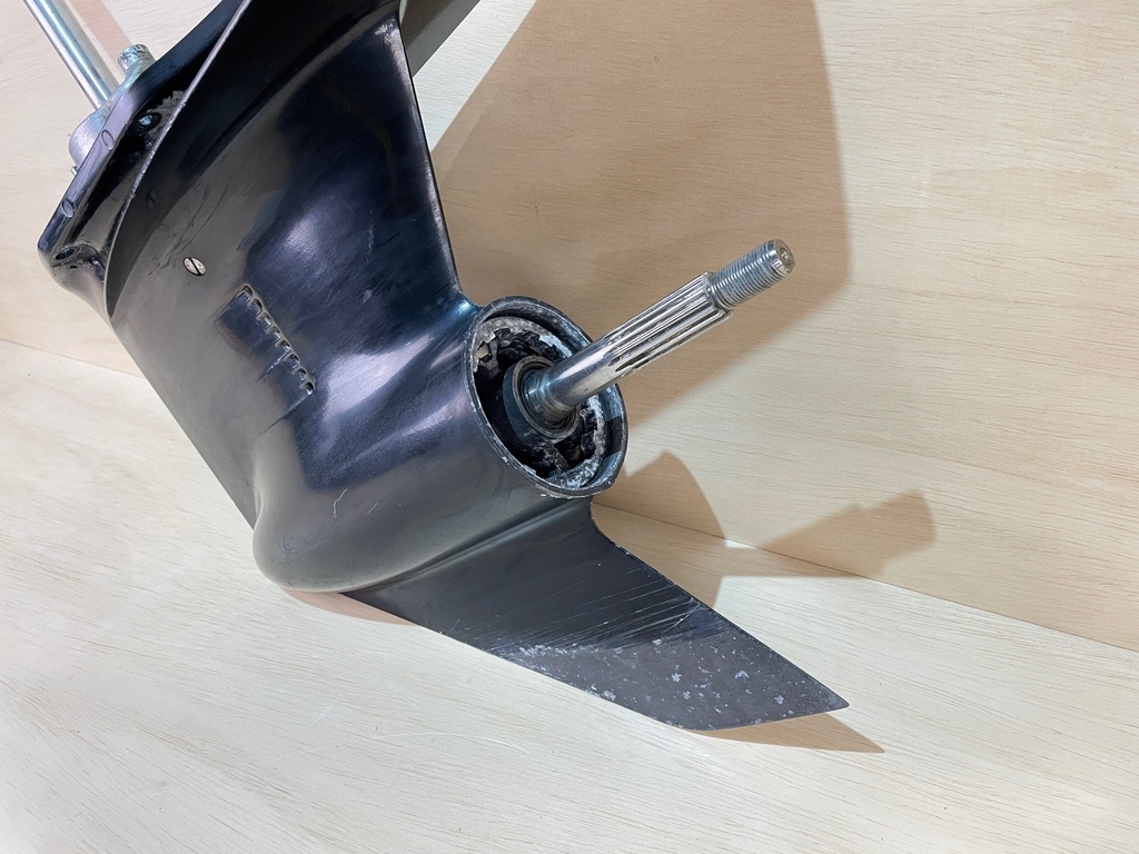 2001 Mercury 225HP Optimax Lower Unit Gear Case LH Counter Rotation 25" Shaft