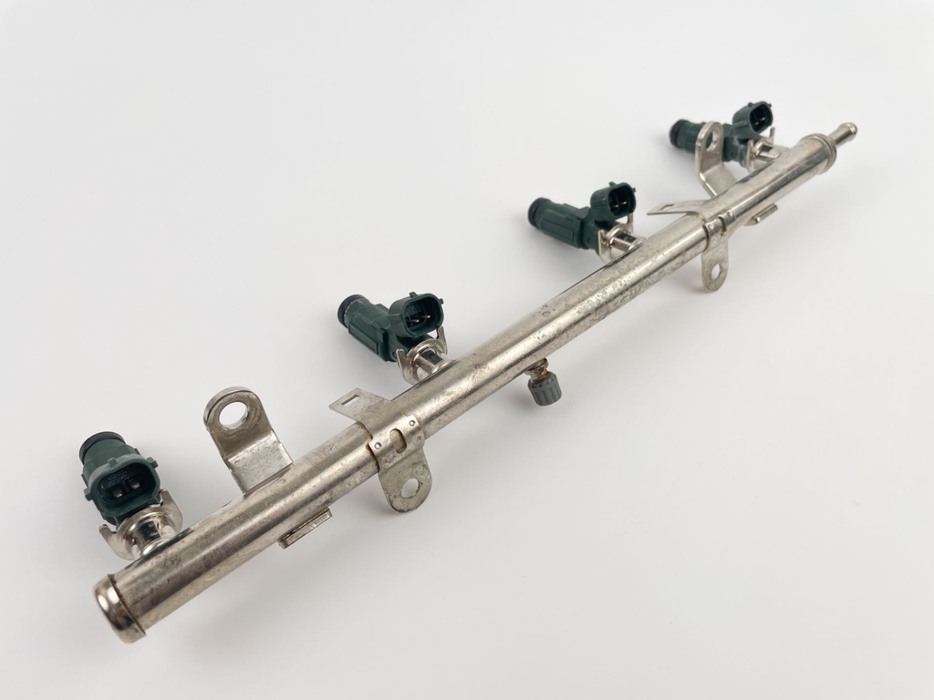 2012 Yamaha 150 HP 4 Stroke Outboard Fuel Injector Set W/ Rail 63P-13761-01-00 OEM