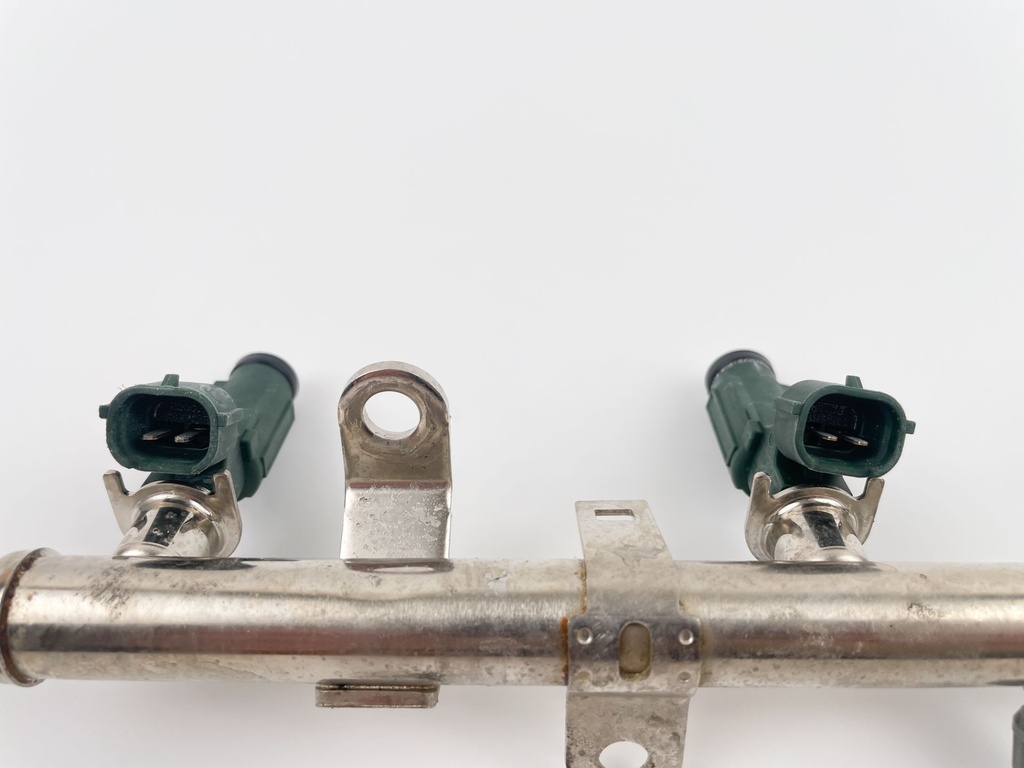 2012 Yamaha 150 HP 4 Stroke Outboard Fuel Injector Set W/ Rail 63P-13761-01-00 OEM