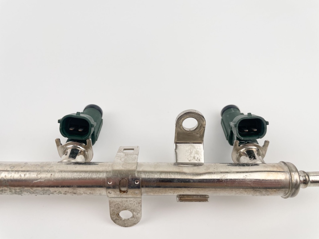 2012 Yamaha 150 HP 4 Stroke Outboard Fuel Injector Set W/ Rail 63P-13761-01-00 OEM