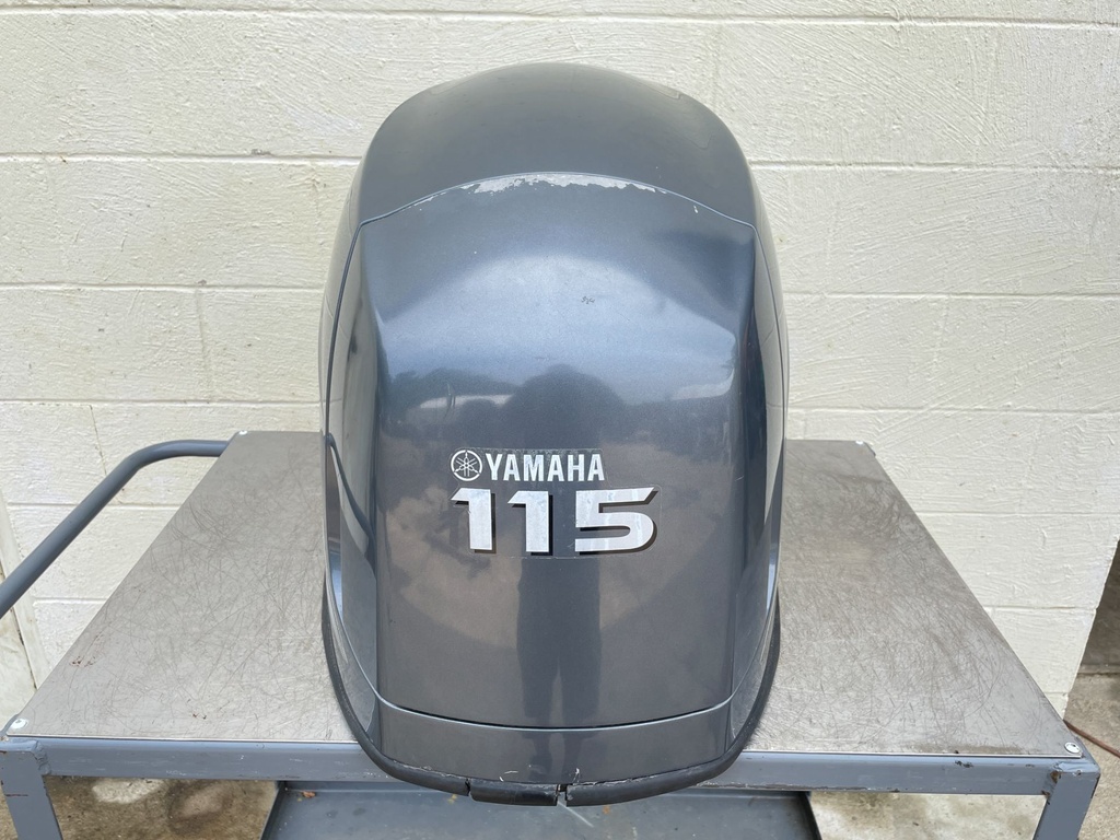 2006 Yamaha 115 HP 4 Stroke Outboard Top Cowling 68V-42610-12-8D OEM