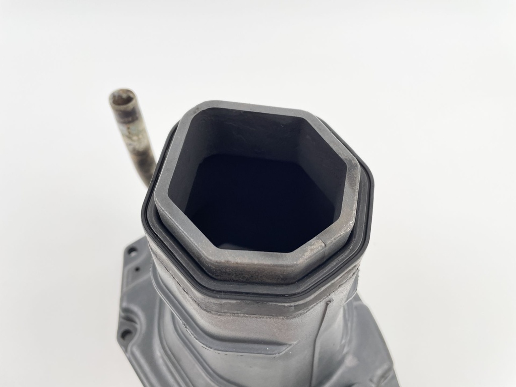 2012 Yamaha 150 HP 4 Stroke Outboard Exhaust Muffler 63P-14711-01-9S OEM