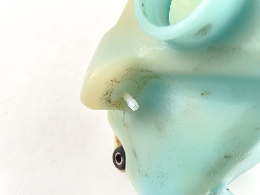 1996 Yamaha 115 HP 2 Stroke Outboard Oil Tank 6E5-21750-05-00 OEM