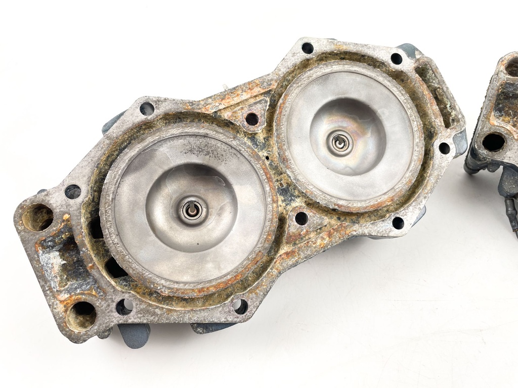 1996 Yamaha 115 HP 2 Stroke Outboard Cylinder Head Set 6E5-11111-10-94 OEM